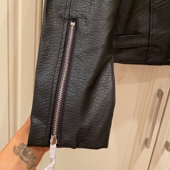 “Brunette” Pleather jacket - Picture 3 of 7